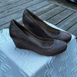Frye Carson wedge pump size 6.5 burnished gray